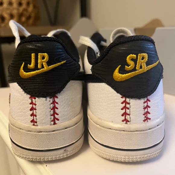 Ken Griffey Jr. x Air Force 1 Low GS 'Jr. & Sr.' - Picture 3 of 12